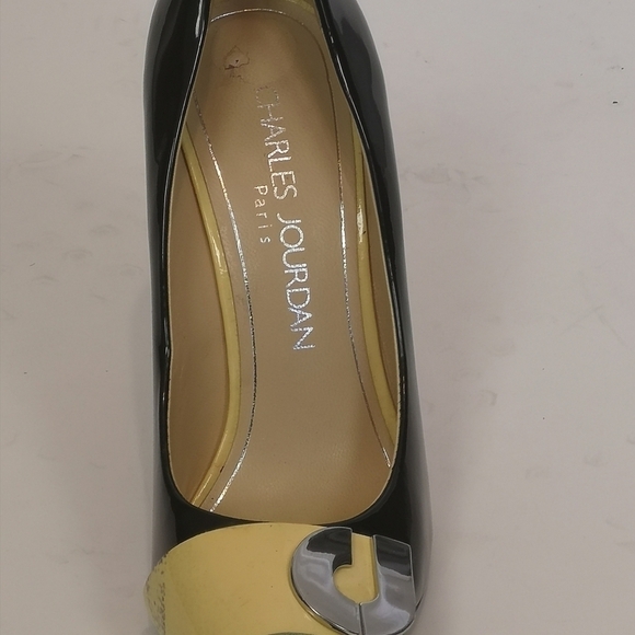 TheStyleMinr Collection | 70s Vintage Black/White Stiletto Pumps w/Silver Buckle - Picture 6 of 6